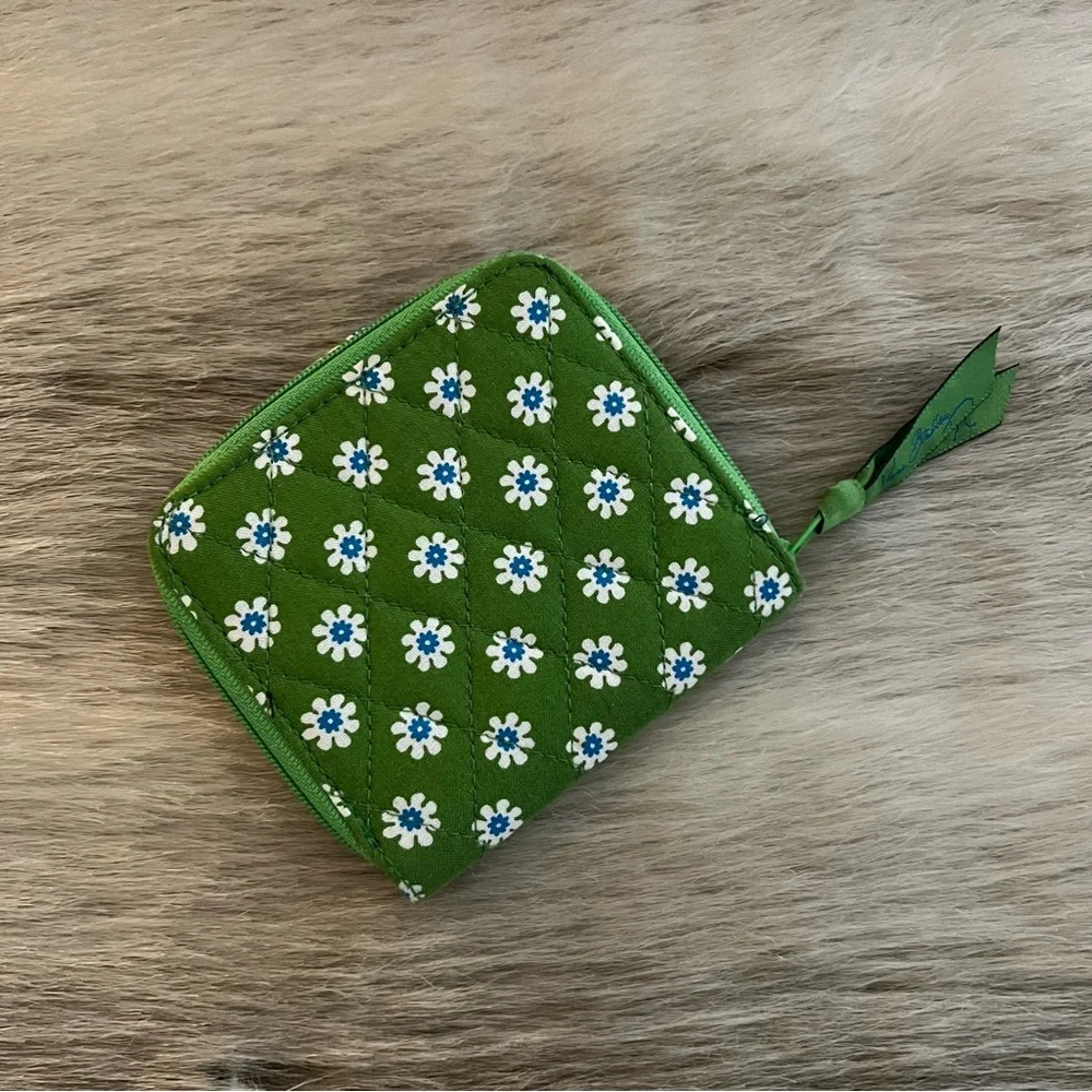 Vintage VERA BRADEY Apple Green 2004 Mini Zip Wallet Green White Y2K Floral - Picture 3 of 12